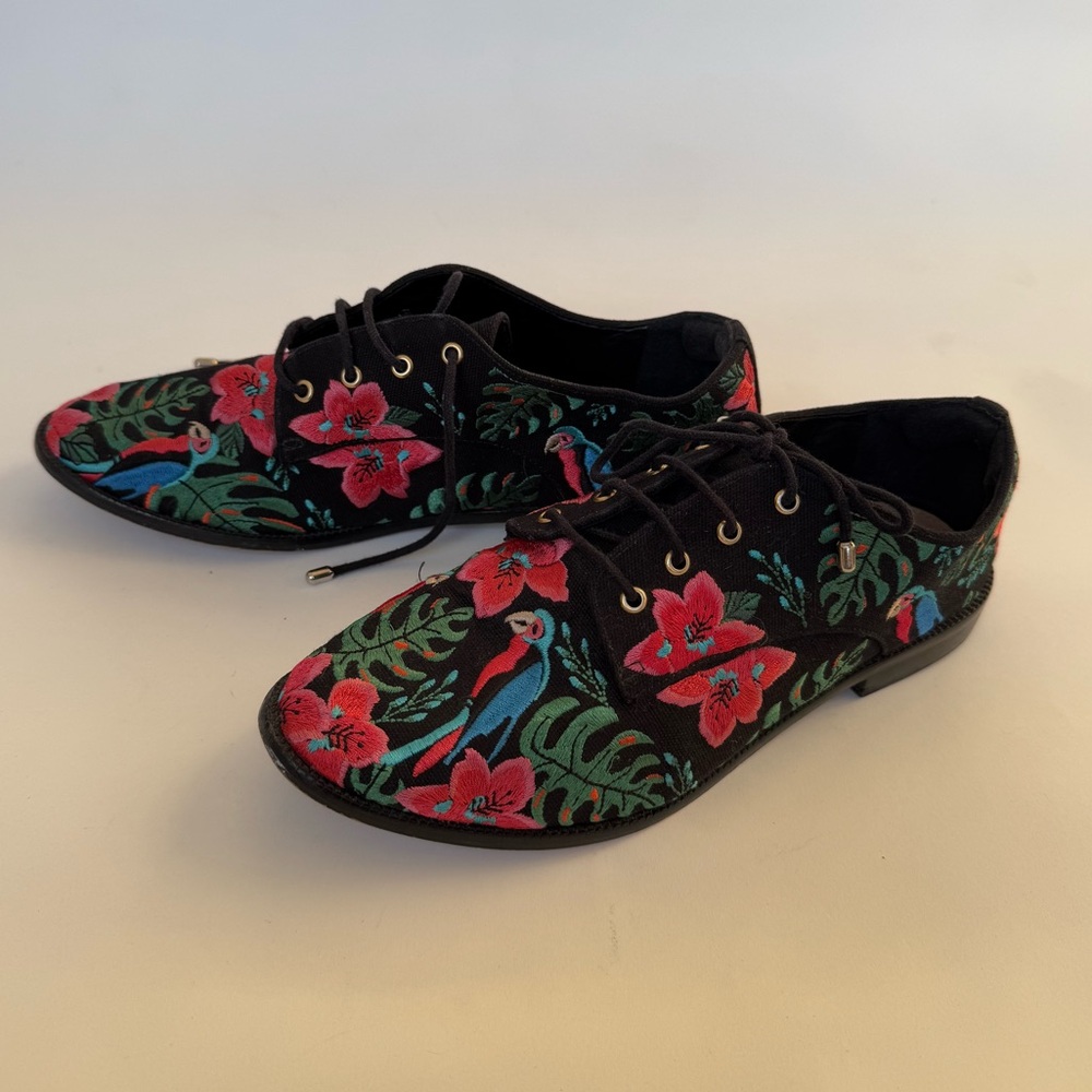 Arezzo, size 8-8.5, Hand-Embroidered Oxfords